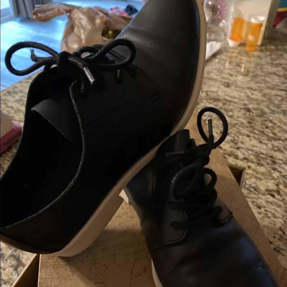 Born women’s shoe 7 1/2 size preowned